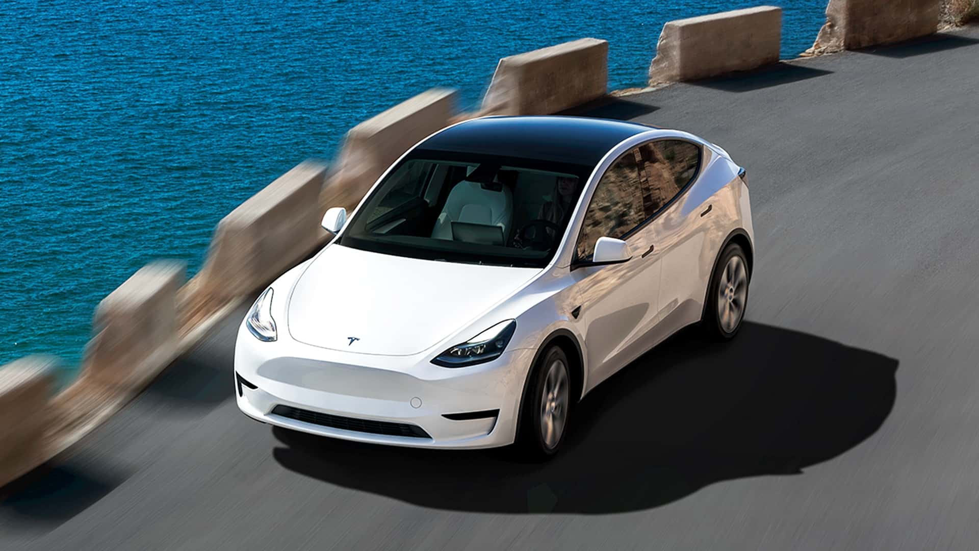 Tesla Model Y Long Range a trazione posteriore: autonomia record 1