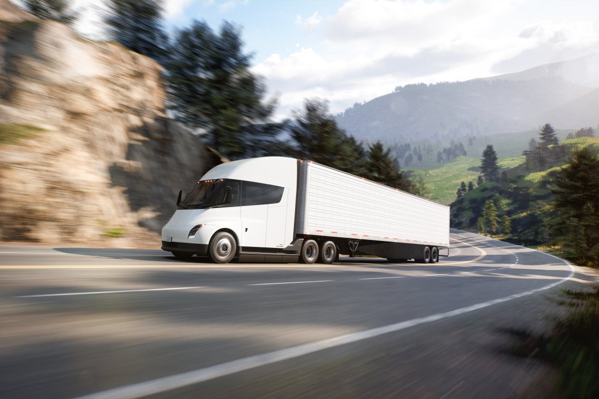 Tesla Semi: La Rivoluzione del Trasporto su Strada 1