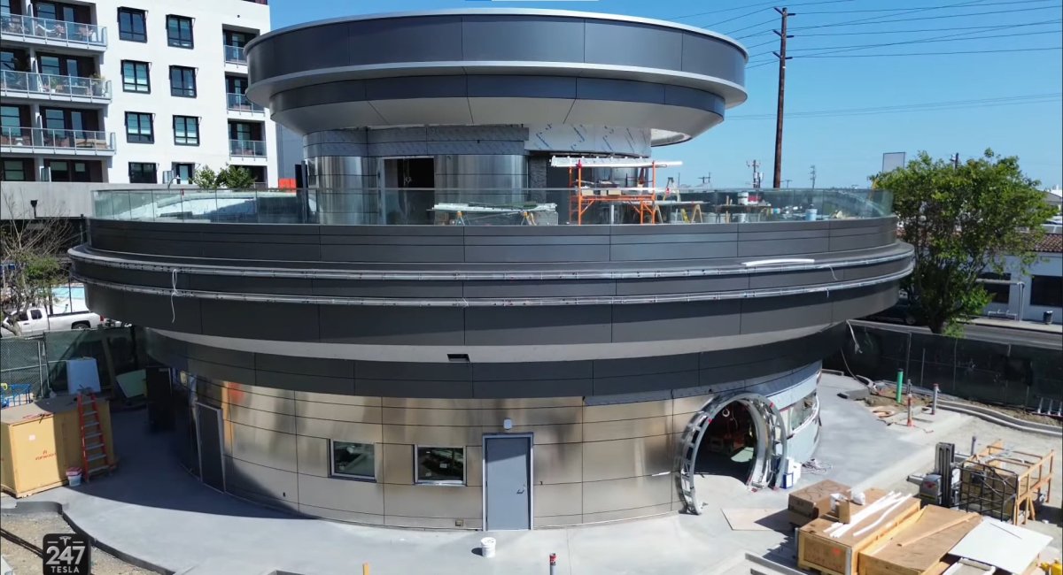 Tesla Diner: Esperienza di Ristorazione Futuristica 1