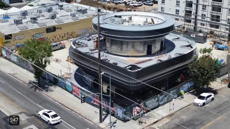 Tesla Diner: Esperienza di Ristorazione Futuristica 1