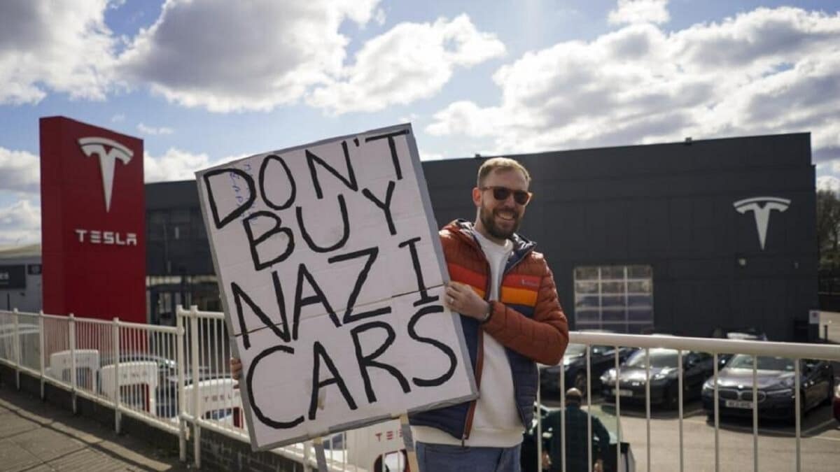 anche negli USA esplodono le proteste e si moltiplicano gli atti vandalici 1