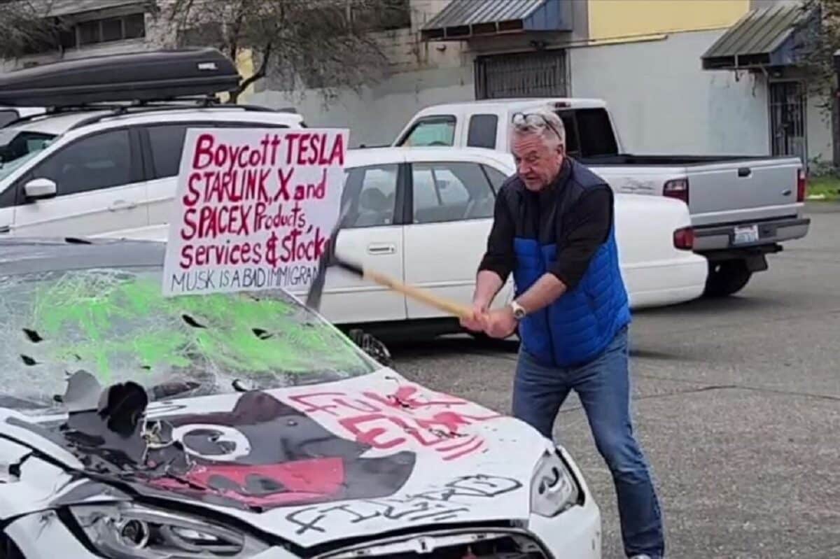 il 29 marzo è stato scelto come giornata contro le auto di Elon Musk, proteste in tutto il mondo 1