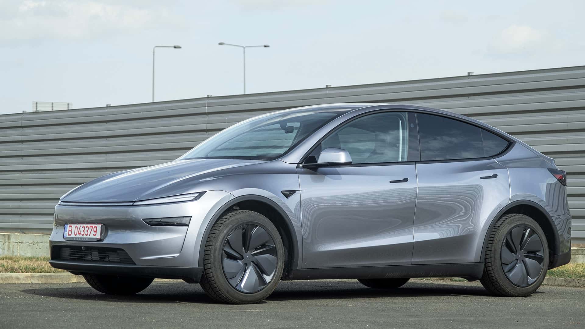Tesla Model Y riconquista la Cina (e arriva la 7 posti) 1