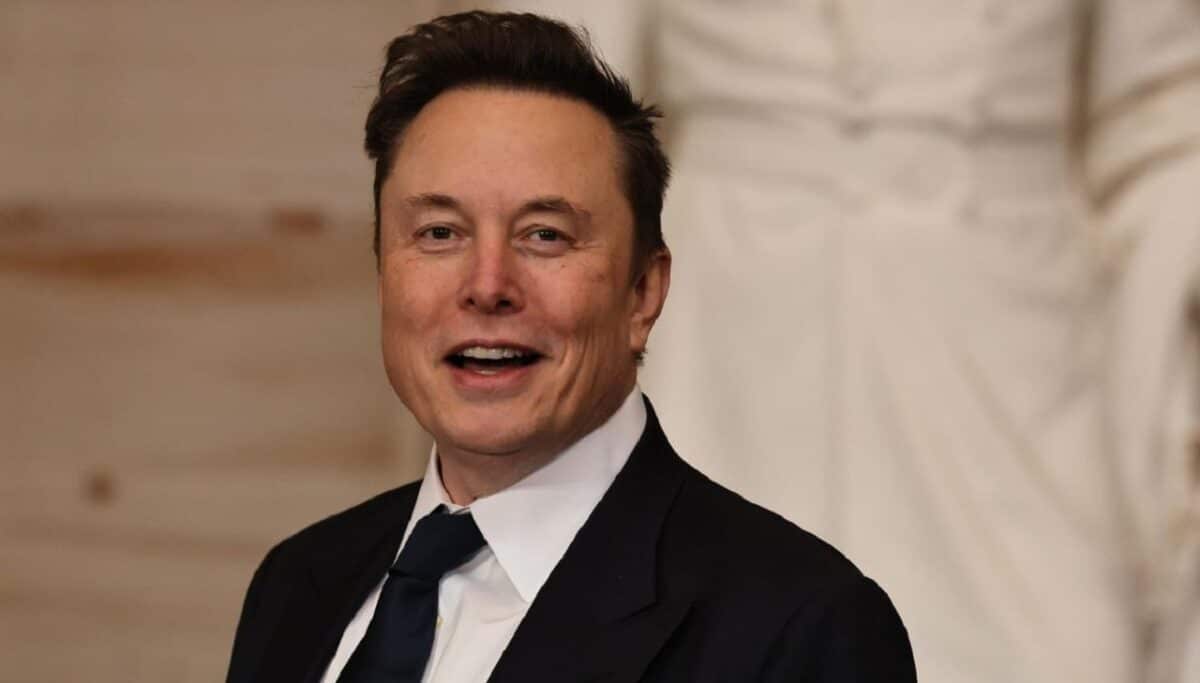 Elon Musk preso di mira dalla Russia secondo ex agente FBI 1