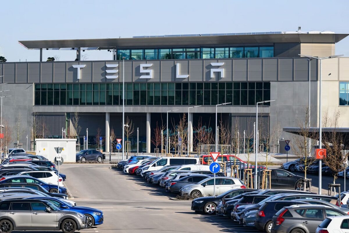 scoppia un incendio nella fabbrica di batterie in Germania 1