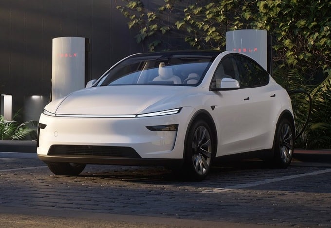 Tesla Model Y, maniglie delle portiere fuori uso in determinate condizioni: le autorità USA aprono un’indagine 1