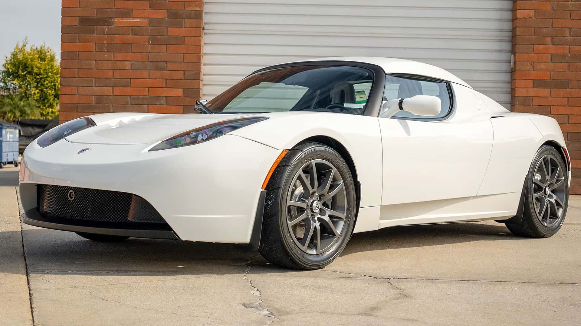 Volete la Tesla Roadster 2.0? Meglio una "nuova" del 2008 1
