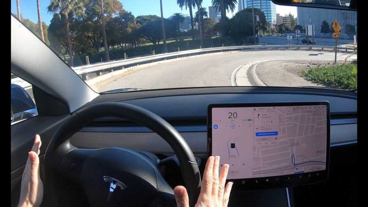 l’Autopilot sparisce, resta solo l’FSD a pagamento 1